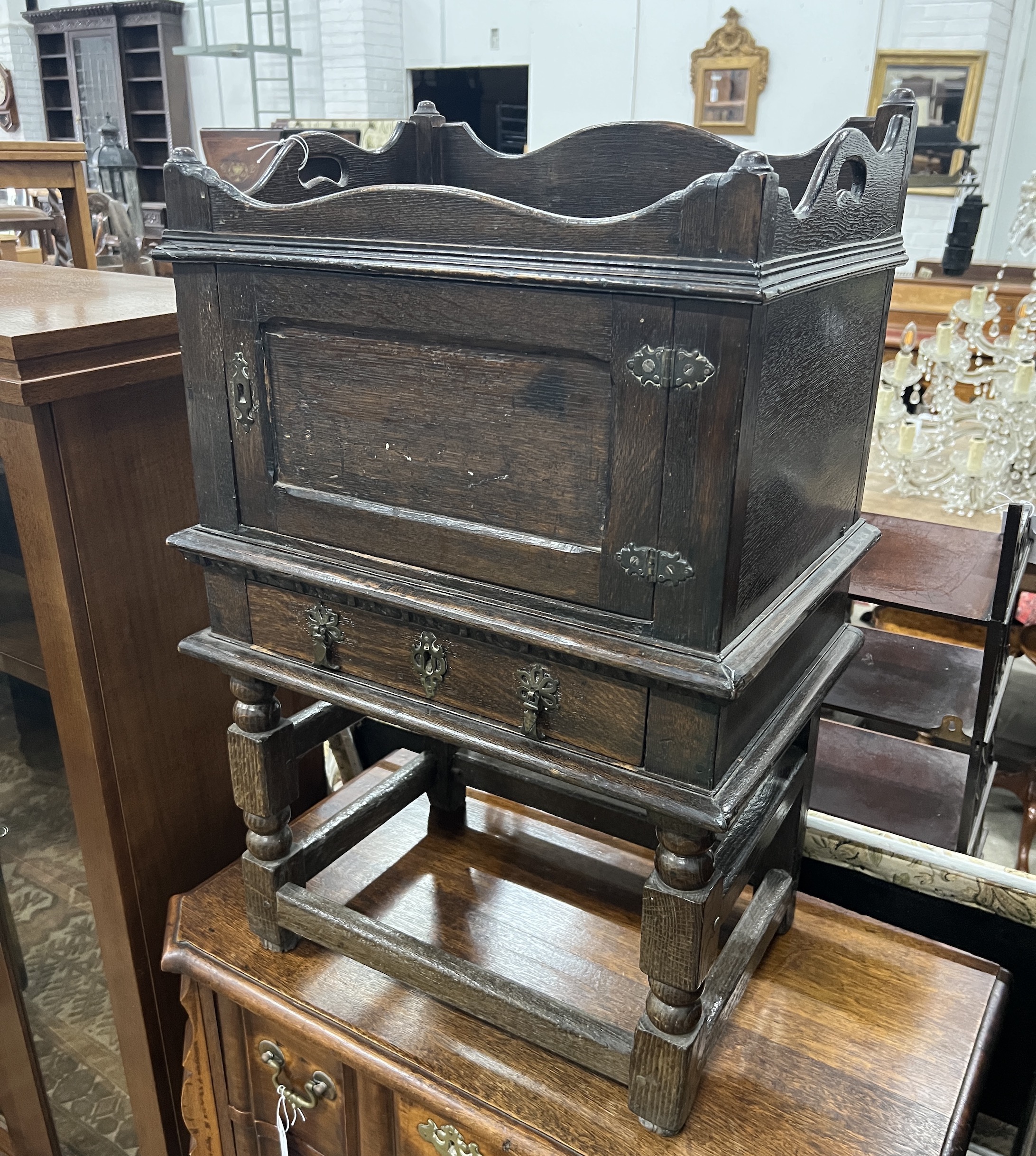 An 18th century style oak tray top bedside cabinet, width 48cm, depth 36cm, height 78cm